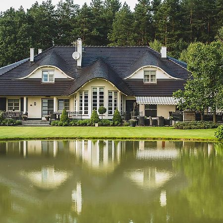 Hubertus Dwor Mysliwski Opolí Exteriér fotografie