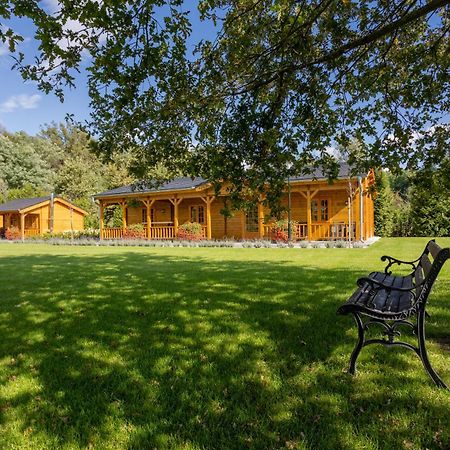 Hubertus Dwor Mysliwski Opolí Exteriér fotografie
