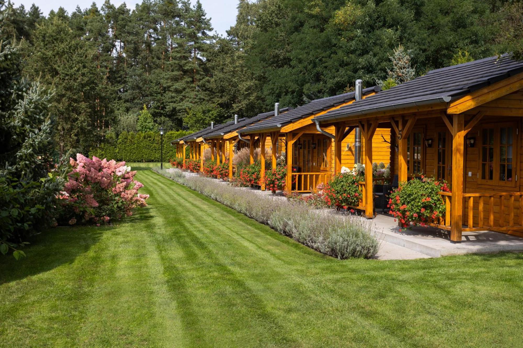 Hubertus Dwor Mysliwski Opolí Exteriér fotografie