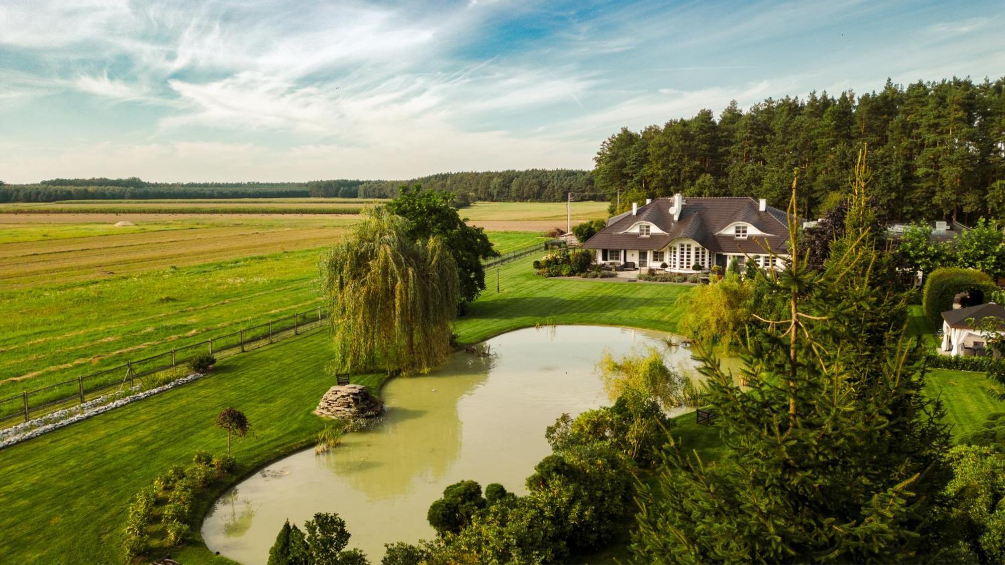 Hubertus Dwor Mysliwski Opolí Exteriér fotografie