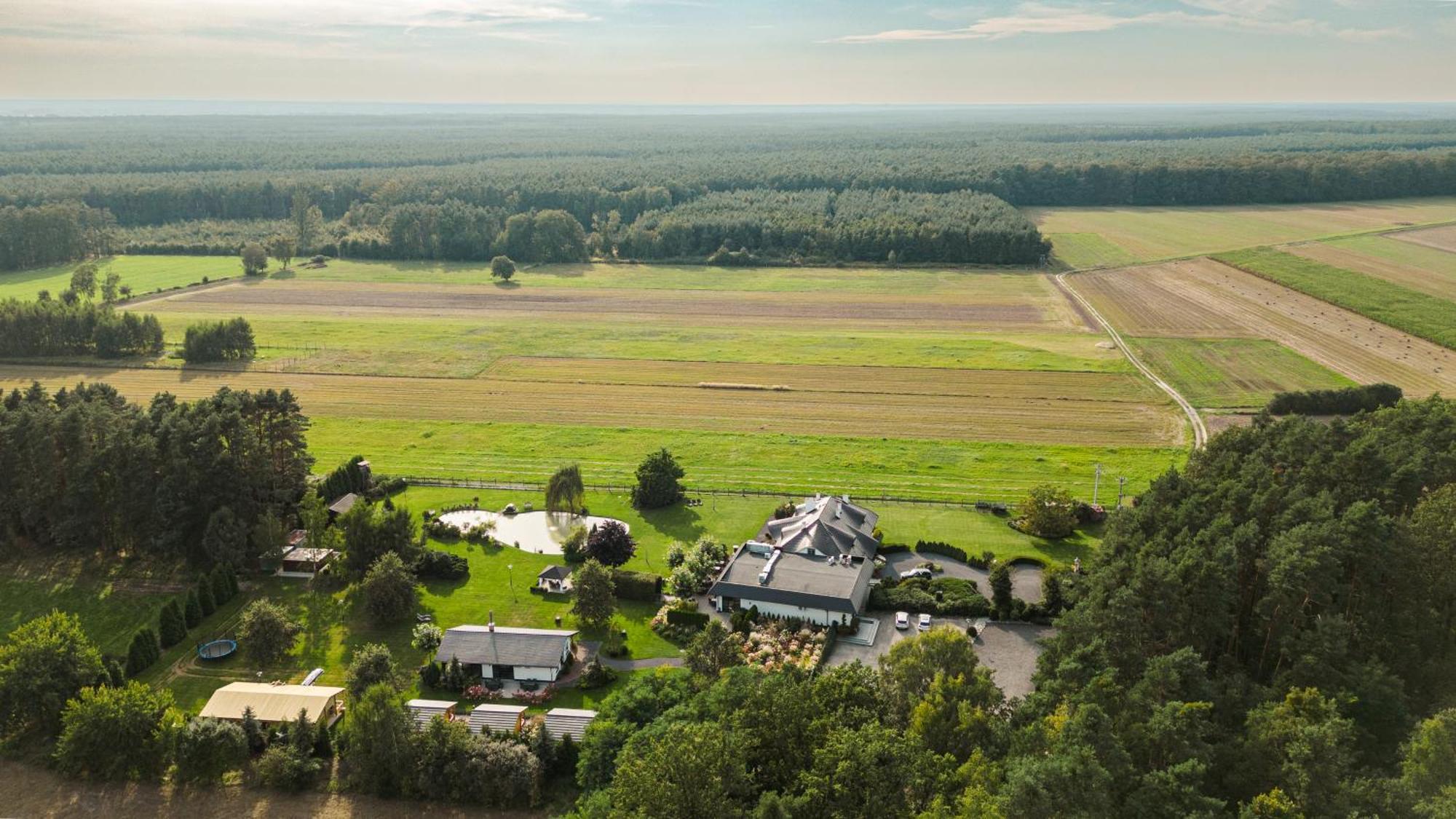 Hubertus Dwor Mysliwski Opolí Exteriér fotografie