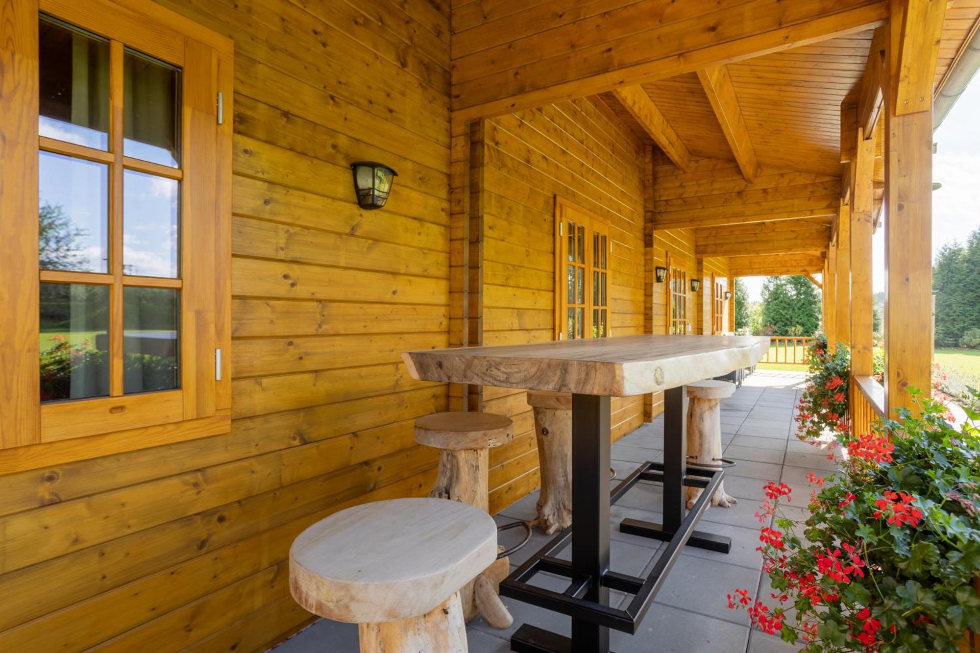 Hubertus Dwor Mysliwski Opolí Exteriér fotografie